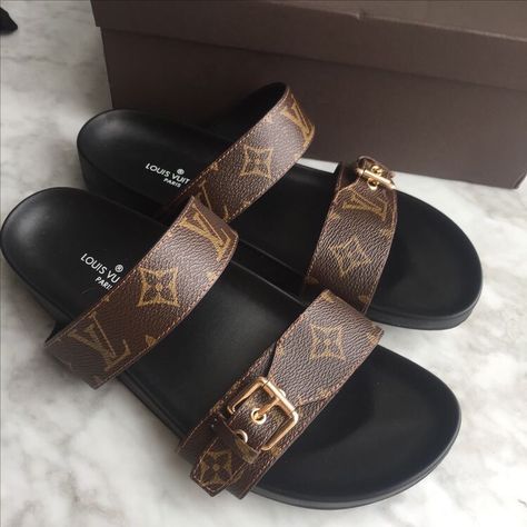 Style and fashion – selfsquadMakeupandHair Louis Vuitton Slides, Louis Vuitton Slippers, Louis Vuitton Shoes Heels, Dr Shoes, Lv Shoes, Hype Shoes, Louis Vuitton Sandals, Girly Shoes, Cute Sandals