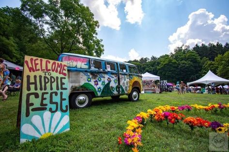 This One-Day Hippie Festival In Michigan Is An Absolute Blast Family Music, Beach Events, Mode Hippie, Festival Gear, Hippie Festival, Having A Blast, Art Festival, Myrtle Beach, Peace Sign