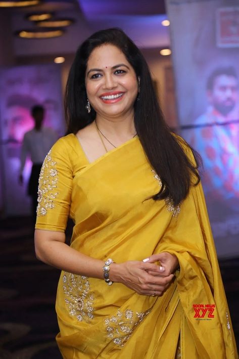 Singer Sunitha Sarees, Singer Sunitha, Cute White Dress, Beauty Smile, Beautiful Dresses For Women, Beautiful Smile Women, Actress Photos, Anchors, Bollywood Actress