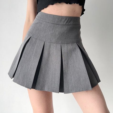 Gray Pleated Skirt, Light Grey Skirt, Skirts Korean, Korean Fashion School, Grey Pleated Skirt, Streetwear Spring, School Uniform Fashion, Grey Skirt, High Waisted Pleated Skirt