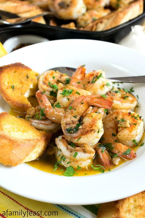 Shrimp Gambas, Spanish Garlic Shrimp, Spanish Shrimp, Recipes Dips, Lobster Recipe, The Mediterranean Dish, Shrimp Dinner, Tapas Recipes, Gimme Some Oven