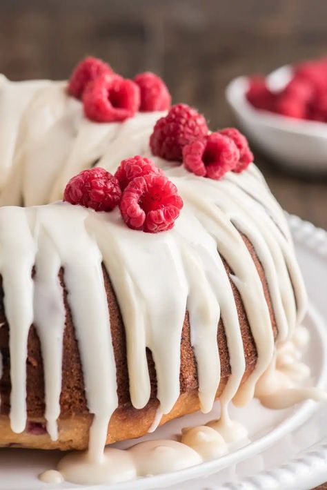 Strawberry Strudel, Raspberry Bundt Cake, Bunt Cake Recipe, Easy Bundt Cake Recipes, Easy Homemade Cookies, Recipes Using Cake Mix, Easy Bundt Cake, Cake With White Chocolate, Frozen Raspberries