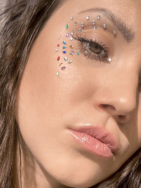 Save and Follow for Get more facial makeup trends ideas 💋 Jeweled Makeup Rhinestones, Rhinestone Eye Makeup Taylor Swift, Face Jewels Taylor Swift, Jewel Makeup Rhinestones, Gemstone Makeup Eye, Rhinestones On Face, Gemstone Makeup, Glitter Face Makeup, Taylor Swift Makeup