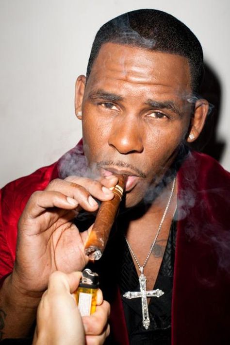 R. Kelly has been photographed smoking cigars on many occasions. Jennifer Lopez Songs, Celebrity Smokers, Famous Cigars, Easy Morning Routine, R Kelly, Rihanna Photos, Terry Richardson, Good Cigars, Black Hollywood