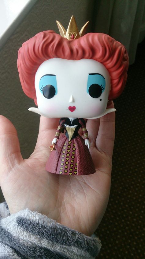 Red Queen. Alice in Wonderland. Funko pop Red Queen Alice In Wonderland, Red Queen Castle Alice In Wonderland, Alice In Wonderland Clay Art, Queen Alice In Wonderland, Alice In Wonderland Queen Of Hearts Illustration, Alice In Wonderland Funko Pop, Queen Of Hearts Funko Pop, Snow White Funko Pop, Queen Alice