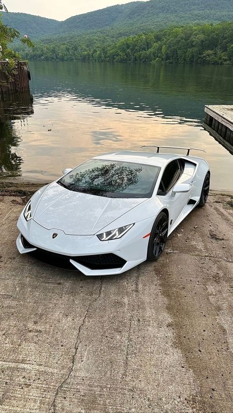 Lamborghini Huracan Expensive Sports Cars, Tmax Yamaha, White Lamborghini, R34 Gtr, Super Fast Cars, Karakter Disney, Lamborghini Cars, Sport Automobile, Street Racing Cars