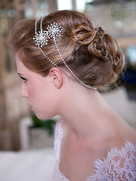 Art Deco Stars Crystal Hair Swag Crystal Chain by GildedShadows Bridal Rhinestone Headpiece, Headpiece Art, Fantastic Hairstyles, Hair Accessories Pins, Rhinestone Headpiece, Crystal Snowflakes, Winter Wonderland Wedding, Amazing Weddings, Crystal Chain