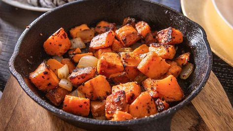 The secret sauce in this baked sweet potato recipe is...wine Skillet Sweet Potatoes, Potato Recipes Healthy, Sweet Potatoes And Onions, Easy Healthy Side Dishes, Sweet Potato Recipes Roasted, Sweet Potato Dishes, Sweet Potato Recipes Healthy, Perfect Grilled Cheese, Potatoes And Onions