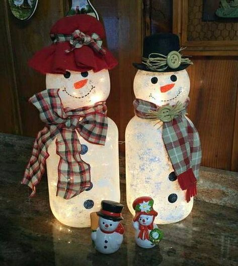 Pickle Jar Crafts, Snowman Crafts Diy, Snowman Christmas Decorations, Frosé, Diy Snowman, Pickle Jars, Holiday Crafts Christmas, Snowman Crafts, Mason Jar Crafts