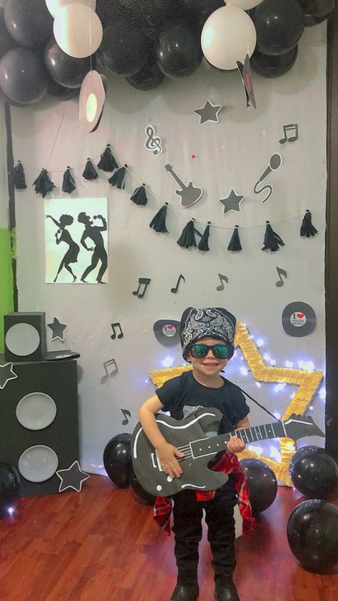 Outfit para fiesta infantil Rockera. Rock And Roll Theme Party Outfit, Rock And Roll Theme Party, Rock N Roll Party, Rock And, Rock Festival, Birthday Party Outfits, Rock Outfit, Music Icon, Music Star