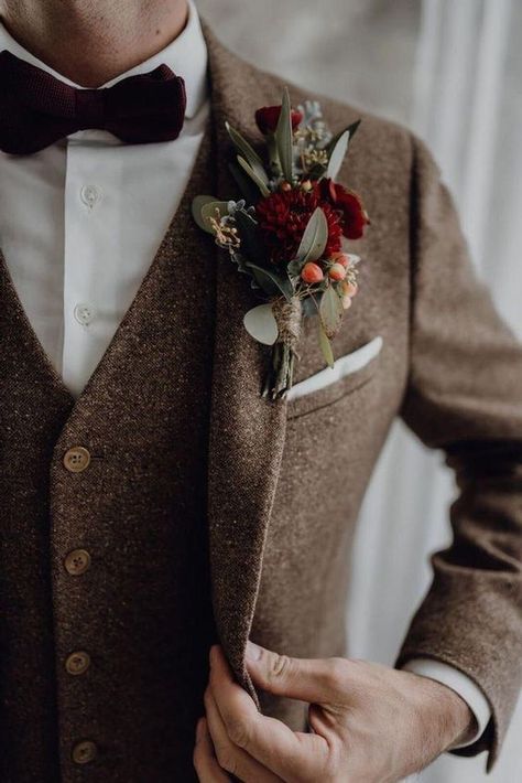 Vintage Wedding Suits, Rustic Groom, Tweed Wedding, Burgundy Bow Tie, Vintage Groom, Tweed Men, Mens Wedding Attire, Groom Wedding Attire, Brown Suit