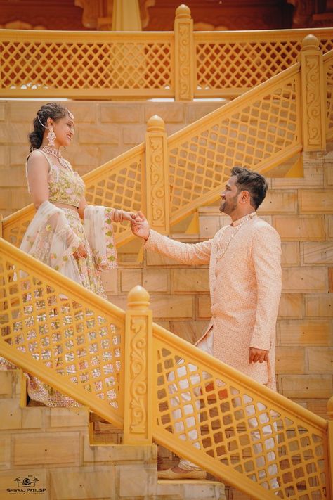 Pre Wedding Shoot Ideas Palace, Sets In The City Pre Wedding, Jaipur Pre Wedding Photoshoot, Marathi Outfit, Jaipur Photoshoot, Udaipur Photography, Reception Photoshoot, Jal Mahal, Wedding Makeover