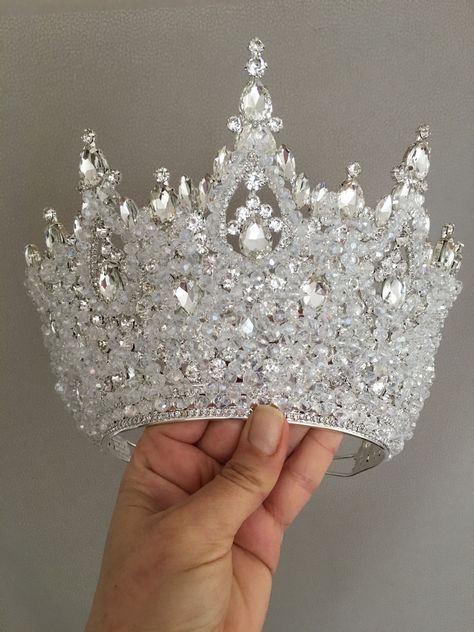 Real Crowns Queens, Black Crystal Crown, Quince Crowns, Fantasy Country, Queen Crowns, Royalty Crown, Crown Aesthetic, Wedding Tiaras, Crown Silver