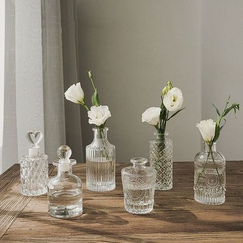 Modern Minimalist Wedding Florals, Unique Glass Vases, Vintage Small Glass Vases, Small Vase Table Decorations, Decanter Wedding Centerpiece, Wedding Table Decorations Small Vases, Glass Vase Vintage, Small Vase Wedding Decor, Small Wedding Table Decor