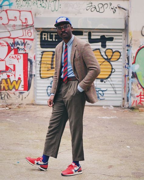 All Posts • Instagram Sport Coat Outfit, Queer Clothes, Casual Suits Men, Formal Attire For Men, Tweed Sport Coat, Preppy Streetwear, Gq Fashion, Ivy League Style, Ivy Style