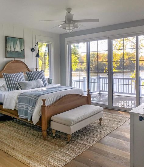 Lakehouse Bedroom, Bedroom Ideas Master, Lake House Bedroom, Sunroom Designs, Casa Container, Cottage Bedroom, Beach House Interior, Dreamy Bedrooms, Bedroom Flooring