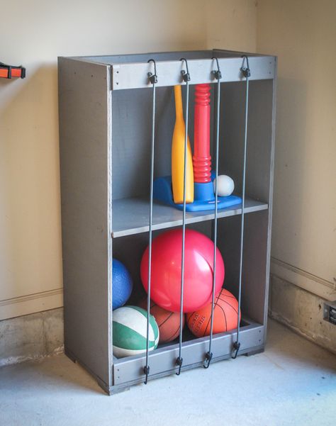 Outdoor Toy Storage, Sports Storage, Storage Hacks Diy, Diy Toy Storage, Diy Rangement, Garage Organization Diy, Ball Storage, Garage Shed, Diy Garage Storage