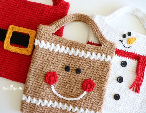 Crochet Pour Halloween, Repeat Crafter Me, Crocheted Bags, Crochet Christmas Gifts, Crochet Xmas, Confection Au Crochet, Christmas Tote Bags, Crochet Christmas Decorations, Christmas Tote