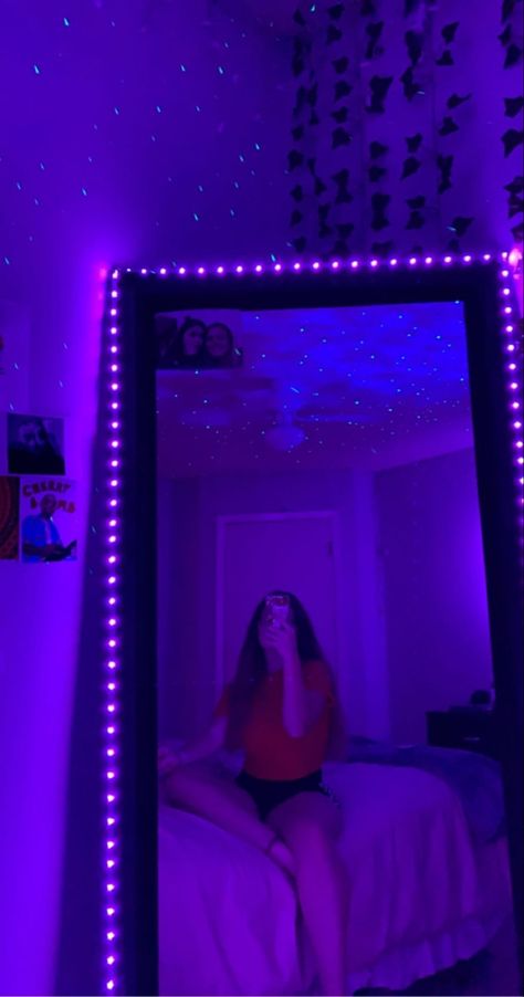 Led Lights Bedroom Pictures, Purple Led Lights Aesthetic, Purple Led Room, Baddie Aesthetic Room, Baddie Apartment Decor, Led Room Aesthetic, Room With Led Lights, Light Purple Bedroom, Euphoria Maddy Perez