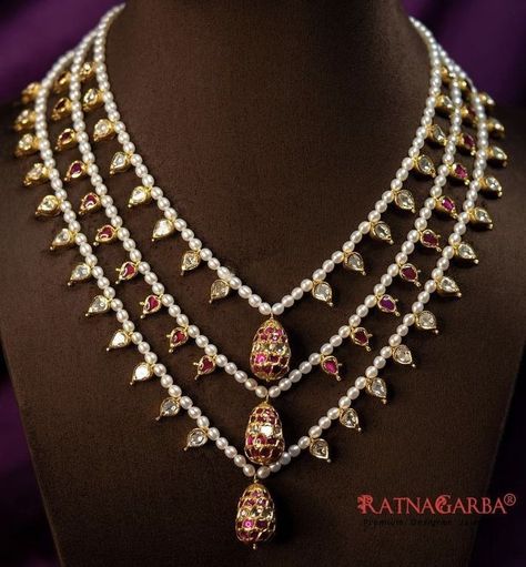 3 Layer Pearl Necklace Indian, Small Pearl Necklace Indian, Layered Pearl Necklace Indian, Satlada Necklace Gold, Latest Antique Necklace Designs, Latest Beads Jewellery Designs, Stone Bead Jewelry, Antique Necklaces Design, Gold Jewelry Outfits