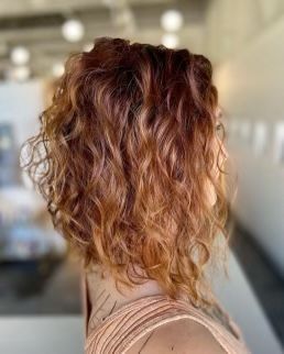 Inverted Lob Curly Hair, Curly Long Inverted Bob, Long A Line Bob Curly Hair, Long Curly Lob Haircut, Naturally Curly Lob Haircut, Lob Haircut Curly Hair, Curly Lob Hairstyles, Curly Lob Haircut Naturally, Inverted Bob Curly