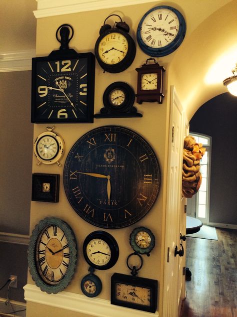 Clock collage wall Different Clocks On Wall, Wall Of Clocks Decor, Watch Decoration Ideas, Decorating With Clocks, Large Wall Clock Decor Ideas, Clock Gallery Wall, Wall Of Clocks, Clock Collage, Clocks Wall Living Room