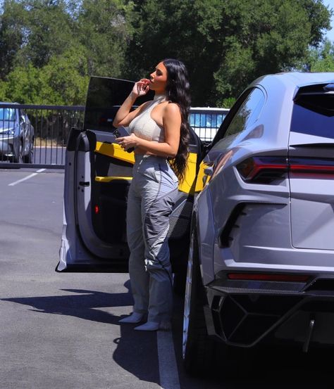 Kim Kardashian shows off her famous figure in crop top and tight pants as she steps out of $600K Lamborghini Kim Kardashian Lamborghini Urus, Kim Kardashian Poses, Kardashian Cars, Brunch Outfits, Range Rovers, Kardashian Outfit, Lamborghini Urus, Wife Material, The Kardashians