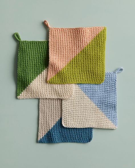 Catty-Corner Washcloth + Hand Towel - Purl Soho | Beautiful Yarn For Beautiful KnittingPurl Soho | Beautiful Yarn For Beautiful Knitting Knit Quilt Squares, Things To Knit, Crochet Objects, Knitting Projects For Beginners, Knit Squares, Summer Knitting Patterns, Knitted Washcloths, Dishcloth Knitting Patterns, Washcloth Pattern