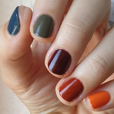 Nails Short Fall Colors, Fall Colours For Nails, All Different Color Nails, Multicolor Fall Nails, Fall Fingernail Designs, Fall Skittle Nails, Short Gel Nails Fall, October Autumn, First Day Of Fall