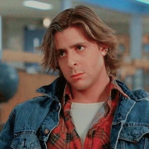 John Bender Breakfast Club, Breakfast Club Bender, John Bender, Breakfast Club Movie, Judd Nelson, 80s Actors, 1980s Movies, Clubbing Aesthetic, Actrices Hollywood