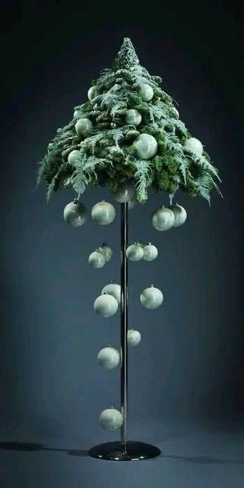 Christmas Greens, Winter Greens, Ornaments Ideas, Alternative Christmas, Modern Christmas Tree, Xmas Deco, Christmas Arrangements, Christmas Flowers, Cool Ideas