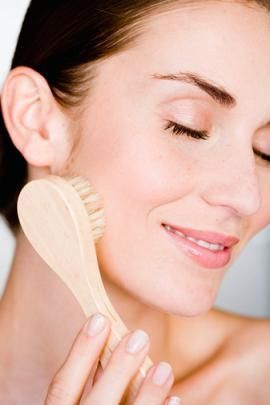 Top 3 Benefits of Dry Face Brushing! How To Dry Brush Your Face, Dry Brush Face How To, How To Dry Brush Face, Face Dry Brushing, Facial Dry Brushing, Dry Brush Face, Dry Brushing Face, Face Brushing, Benefits Of Dry Brushing