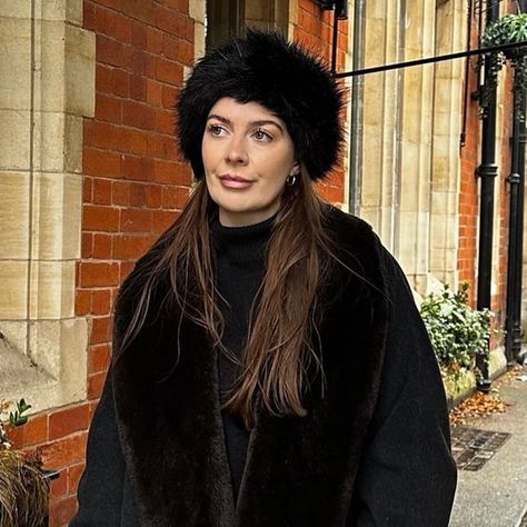 BRIONY DEVEREUX-BATCHELOR on Instagram: "tis the season for faux fur #tistheseason #chaletstyle #aestheticoutfit #winterfashiontrends #winteroutfitideas Winter outfit ideas, winter outfits, winter fashion trends, black faux fur, keeping warm, chalet style outfit, chalet style, chic style, style luxe, warm fashion trends, fur hat, winter boots, zara street style, zara outfits, zara winter fits, Leicester street style, London street style" Black Fur Hat Outfit, Faux Fur Hat Outfit, Fur Hat Outfit, Zara Street Style, Street Style London, Zara Winter, Motto Party, Outfit Ideas Winter, Winter Fashion Trends