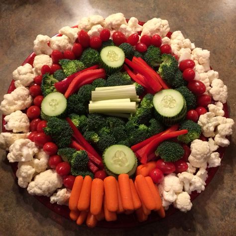 Baseball diamond veggie tray! Baseball Veggie Tray, Baseball Food, Veggie Display, Baseball Baby Shower Theme, Sports Baby Shower Theme, Baseball Theme Party, Baseball Birthday Party, Baseball Party, Party Food Platters