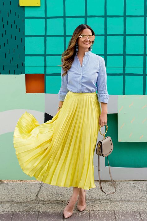 ASOS Yellow Satin Pleated Skirt Yellow Skirt Outfit, Spring Outfits Casual Chic, Yellow Skirt Outfits, Pleated Skirt Outfits, Yellow Pleated Skirt, Satin Pleated Skirt, White Skirt Outfits, Pleated Skirt Outfit, Skirt Diy