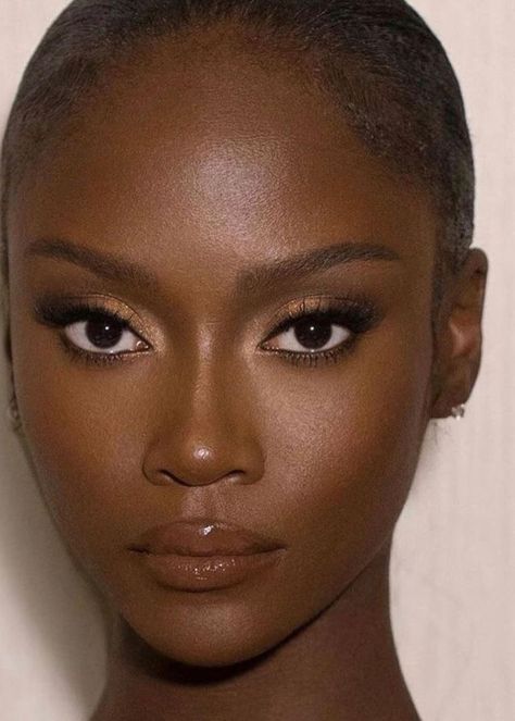 Dark Skin Natural Makeup Black Women, Airbrushed Makeup Look, Dominiquecore Aesthetic, Black Women Eye Makeup, Dark Skin Makeup Natural Simple, No Make Up Make Up Look Black Women, Maquillaje Aesthetic Natural, Natural Beat Makeup, Soft Prom Makeup