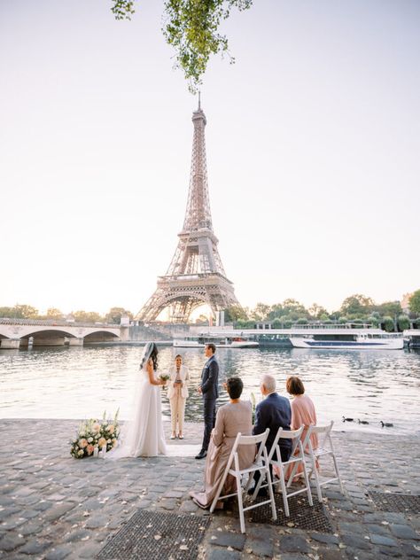 Paris Winter Wedding, Elopement Wedding Paris, Elope In France, Eloping In Paris, Paris Elopement Ideas, Elope In Paris, Elopement In Paris, South Of France Elopement, Paris Wedding Photos