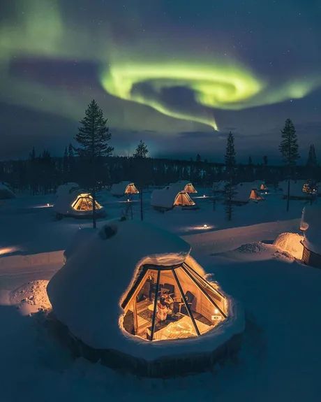 Northern lights spot in Lapland, Finland. - 9GAG Style Selfie, World Most Beautiful Place, Friends Nature, See The Northern Lights, Dream Travel Destinations, The Northern Lights, Fashion Friends, Happy Art, Beautiful Places In The World