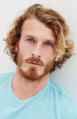 Men's Curly Hairstyles, Curly Blonde Hair, Platinum Highlights, Platinum Blonde Highlights, Blonde Tips, Blonde Streaks, Spring Photoshoot, Honey Blonde Highlights, Hubba Hubba