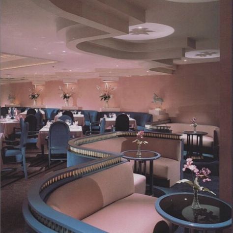 Boccaccio, Houston Texas from Dining by Design (1985) #kristinit #interiors #artdeco #inspo #pink #vintage #dining #decor #seventies #nostalgia #texas #stylish #getthelook #influencer #editorial 1980s Interior, 90s Interior, 80s Interior Design, 80s Interior, 80s Decor, Tout Rose, Retro Interior Design, 80s Design, Interior Vintage