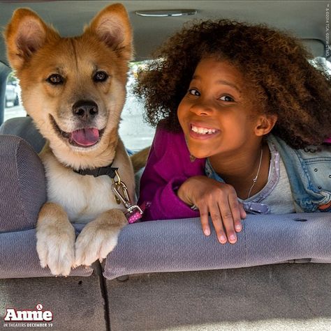 Annie and Sandy! - Annie Movie 2014 Quvenzhané Wallis Annie, Annie 2014 Aesthetic, Annie 2014 Movie, Annie The Movie, Quvenzhane Wallis, Annie Core, Annie 2014, Annie Movie, Quvenzhané Wallis