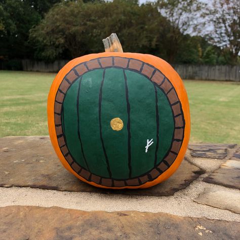 Lord Of The Rings Painted Pumpkin, Lotr Pumpkin Painting, Literary Pumpkins Ideas, Lord Of The Rings Pumpkin Painting, Lotr Pumpkin, Hobbit Pumpkin, Lord Of The Rings Pumpkin, Literary Pumpkins, Pumkin Decoration