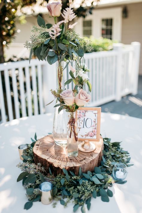 Circular Table Wedding Centerpieces, Tall Table Decor, Rose Centerpieces Wedding, Sage Wedding Colors, Greenery Wedding Centerpieces, Rose Gold Wedding Decor, Chirstmas Decor, Rustic Wedding Decorations, Rustic Wedding Ceremony