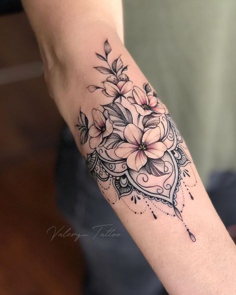 Mandela Tattoo, Women Tattoos, Beautiful Flower Tattoos, Forearm Tattoo Women, Wrist Tattoos For Women, Sleeve Tattoos For Women, Female Tattoo, Tattoo Trends, Feminine Tattoos