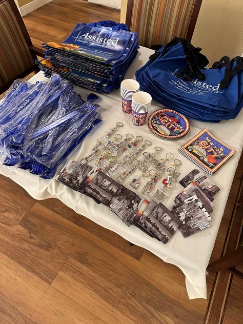 Home Health Specialist, Dana, visits Brookdale Desert Ridge in Phoenix and hosts a New York-themed pizza party with NYC souvenirs 🗽 for the residents! 💙🌻 #AssistedCares #HomeHealth #HospiceCare #CaregiverServices Nyc Souvenirs, Hospice Care, The Residents, Pizza Party, Nova York, Home Health, Phoenix, New York City, Pizza