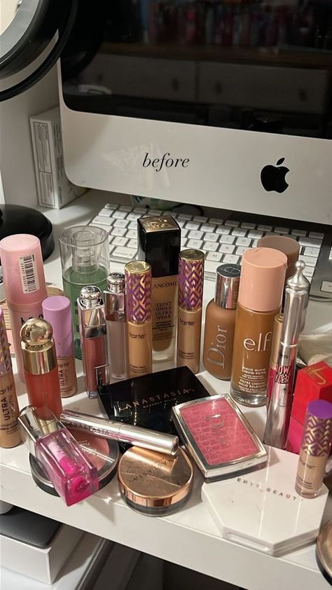 Makeup Girl Aesthetic, Dewy Makeup Products, Maquillaje Aesthetic, Makeup Bag Essentials, Cosmetics Products, Lots Of Makeup, Fancy Makeup, Makeup Needs, Makeup Obsession