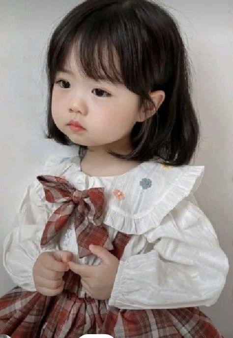 Child Haircut Girl, Bangs For Toddler Girls, Asian Baby Girl Makeup Look, Korean Baby Girl Outfit, Asian Baby Girl Aesthetic, Baby Ullzang Girl, Toddler Haircuts, Medium Hair Styles For Women, Cute Asian Babies