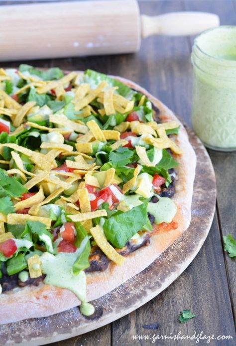 tostada6 Tostada Pizza Recipe, Tostada Pizza, Caprese Pizza, California Pizza Kitchen, California Pizza, Pizza Kitchen, Bbq Chicken Pizza, Italian Pizza, Idee Pasto Sano