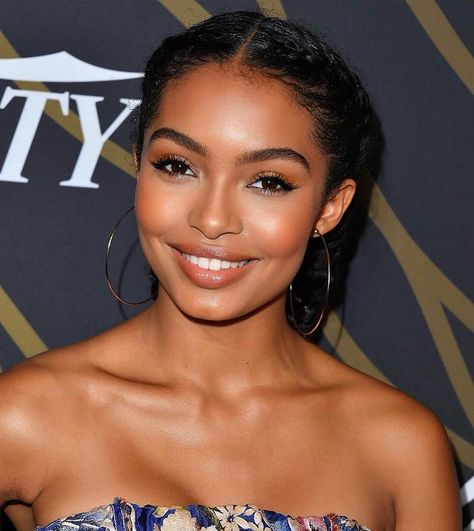 Yara (The face) Shahidi on Instagram: “All smiles around” Yara Shahidi Makeup, Yara Shahidi, Blog Pictures, Acrylic Nails Coffin Pink, Dark Skin Makeup, All Smiles, African Women, Skin Makeup, Cute Hairstyles