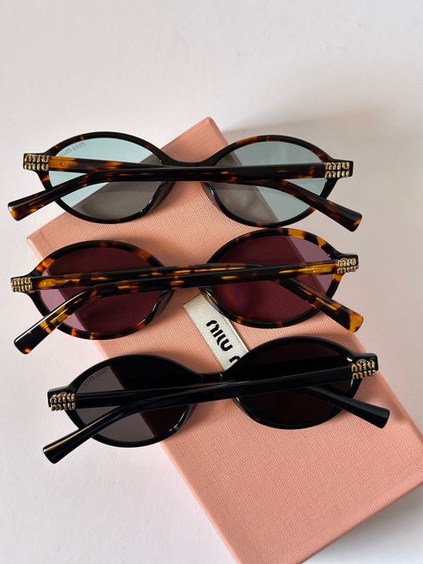 Prada Sunglasses Aesthetic, Sunglass Aesthetic, Face Shadow, Youtube Podcast, Sunglasses Aesthetic, Glasses Trends, Accessory Inspo, Trendy Glasses, Cool Glasses